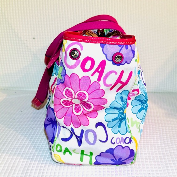 GUC Coach Graffiti Daisy Multi-Color Florals, Pink Nylon Shoulder Bag/Tote - Picture 15 of 16